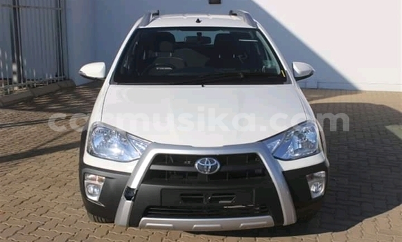 Buy Used Toyota Yaris White Car in Beitbridge in Matabeleland South Buy Used Toyota Yaris White Car in Beitbridge in Matabeleland South