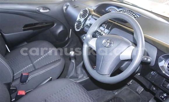 Buy Used Toyota Yaris White Car in Beitbridge in Matabeleland South Buy Used Toyota Yaris White Car in Beitbridge in Matabeleland South