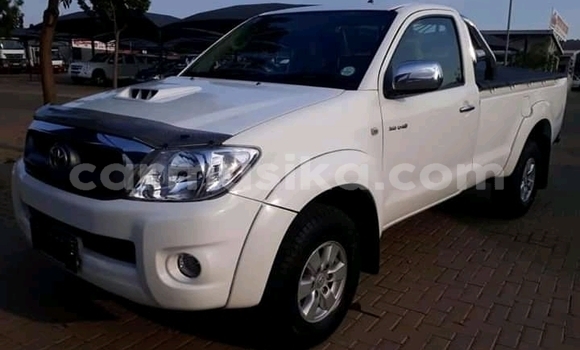 Buy Used Toyota Hilux White Car in Harare in Harare Buy Used Toyota Hilux White Car in Harare in Harare