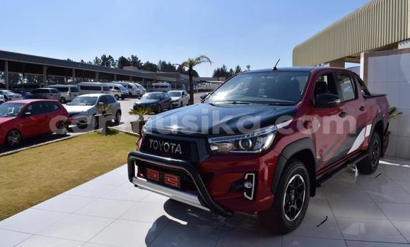 Tenga Tsaru Toyota Hilux Tsvuku Mota in Harare in Harare Tenga Tsaru Toyota Hilux Tsvuku Mota in Harare in Harare