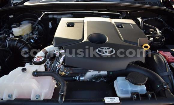 Tenga Tsaru Toyota Hilux Tsvuku Mota in Harare in Harare Tenga Tsaru Toyota Hilux Tsvuku Mota in Harare in Harare