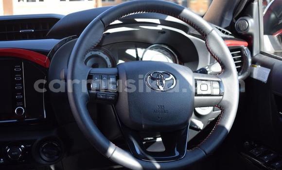 Tenga Tsaru Toyota Hilux Tsvuku Mota in Harare in Harare Tenga Tsaru Toyota Hilux Tsvuku Mota in Harare in Harare