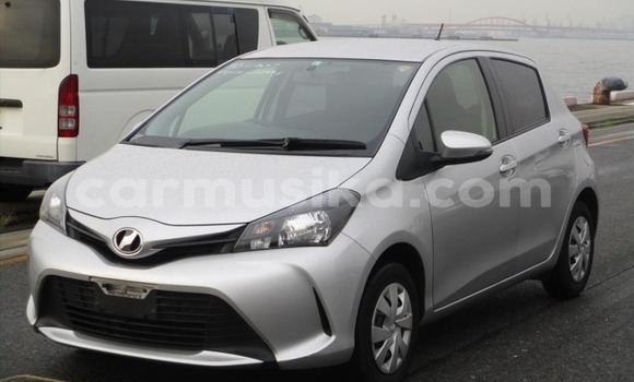 Acheter Occasion Voiture Toyota Vitz Gris à Beitbridge, Matabeleland South Acheter Occasion Voiture Toyota Vitz Gris à Beitbridge, Matabeleland South