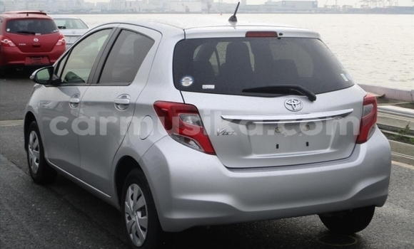 Acheter Occasion Voiture Toyota Vitz Gris à Beitbridge, Matabeleland South Acheter Occasion Voiture Toyota Vitz Gris à Beitbridge, Matabeleland South