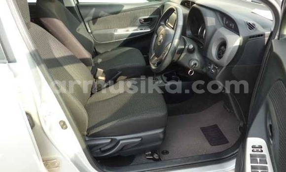 Acheter Occasion Voiture Toyota Vitz Gris à Beitbridge, Matabeleland South Acheter Occasion Voiture Toyota Vitz Gris à Beitbridge, Matabeleland South