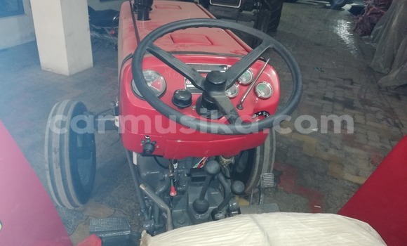 Nunua Ilio tumika Mitsubishi L400 Nyekundu Lori ndani ya Beitbridge nchini Matabeleland Kusini Nunua Ilio tumika Mitsubishi L400 Nyekundu Lori ndani ya Beitbridge nchini Matabeleland Kusini