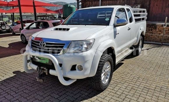 Tenga Tsaru Toyota Hilux Chena Mota in Beitbridge in Matabeleland South