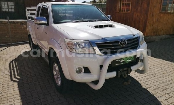 Buy Used Toyota Hilux White Car in Beitbridge in Matabeleland South Buy Used Toyota Hilux White Car in Beitbridge in Matabeleland South
