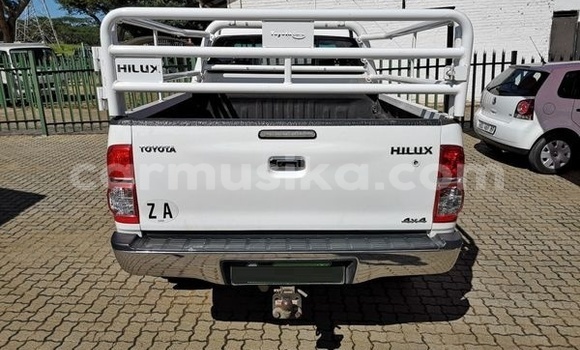 Buy Used Toyota Hilux White Car in Beitbridge in Matabeleland South Buy Used Toyota Hilux White Car in Beitbridge in Matabeleland South