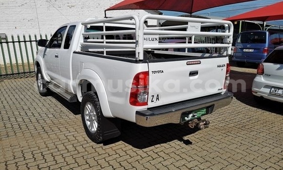 Buy Used Toyota Hilux White Car in Beitbridge in Matabeleland South Buy Used Toyota Hilux White Car in Beitbridge in Matabeleland South