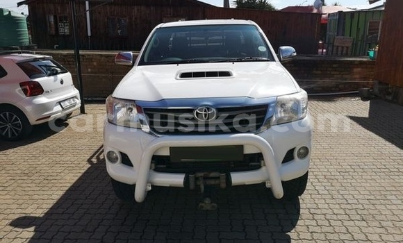 Buy Used Toyota Hilux White Car in Beitbridge in Matabeleland South Buy Used Toyota Hilux White Car in Beitbridge in Matabeleland South