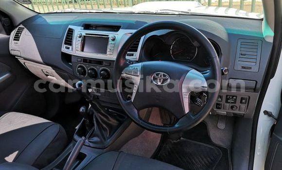 Buy Used Toyota Hilux White Car in Beitbridge in Matabeleland South Buy Used Toyota Hilux White Car in Beitbridge in Matabeleland South