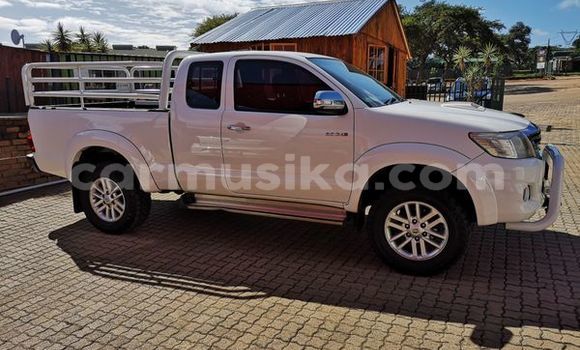 Buy Used Toyota Hilux White Car in Beitbridge in Matabeleland South Buy Used Toyota Hilux White Car in Beitbridge in Matabeleland South