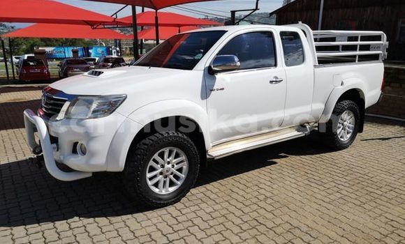 Buy Used Toyota Hilux White Car in Beitbridge in Matabeleland South Buy Used Toyota Hilux White Car in Beitbridge in Matabeleland South