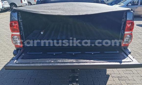 Buy Used Toyota Hilux Silver Car in Beitbridge in Matabeleland South Buy Used Toyota Hilux Silver Car in Beitbridge in Matabeleland South