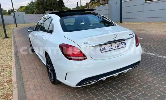 Tenga Tsaru Mercedes‒Benz C–Class Chena Mota in Beitbridge in Matabeleland South Tenga Tsaru Mercedes‒Benz C–Class Chena Mota in Beitbridge in Matabeleland South