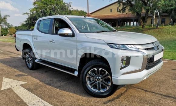 Nunua Ilio tumika Mitsubishi Frontera Fedha Gari ndani ya Harare nchini Harare Nunua Ilio tumika Mitsubishi Frontera Fedha Gari ndani ya Harare nchini Harare