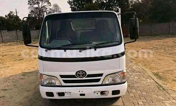 Tenga Tsaru Toyota Dyna Chena Rori in Beitbridge in Matabeleland South Tenga Tsaru Toyota Dyna Chena Rori in Beitbridge in Matabeleland South
