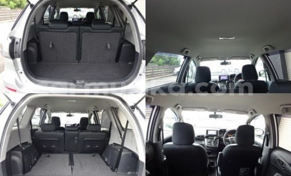 Nunua Ilio tumika Toyota Wish Fedha Gari ndani ya Beitbridge nchini Matabeleland Kusini Nunua Ilio tumika Toyota Wish Fedha Gari ndani ya Beitbridge nchini Matabeleland Kusini