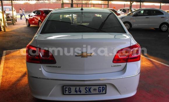 Acheter Occasion Voiture Chevrolet Cruze Blanc à Beitbridge, Matabeleland South Acheter Occasion Voiture Chevrolet Cruze Blanc à Beitbridge, Matabeleland South
