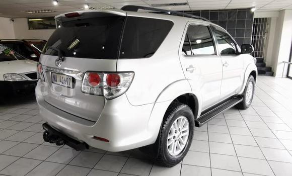 Acheter Occasion Voiture Toyota Fortuner Gris à Beitbridge, Matabeleland South Acheter Occasion Voiture Toyota Fortuner Gris à Beitbridge, Matabeleland South
