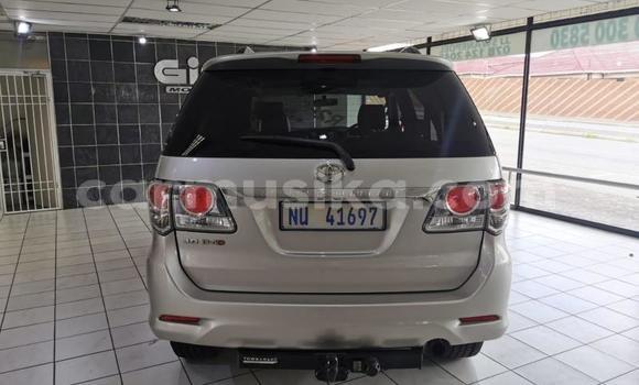 Acheter Occasion Voiture Toyota Fortuner Gris à Beitbridge, Matabeleland South Acheter Occasion Voiture Toyota Fortuner Gris à Beitbridge, Matabeleland South