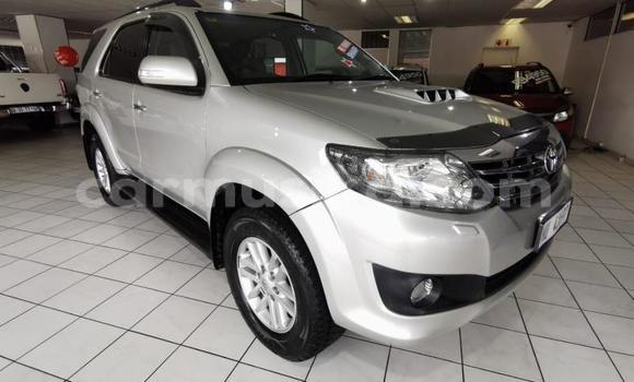 Acheter Occasion Voiture Toyota Fortuner Gris à Beitbridge, Matabeleland South Acheter Occasion Voiture Toyota Fortuner Gris à Beitbridge, Matabeleland South