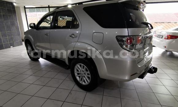 Acheter Occasion Voiture Toyota Fortuner Gris à Beitbridge, Matabeleland South Acheter Occasion Voiture Toyota Fortuner Gris à Beitbridge, Matabeleland South