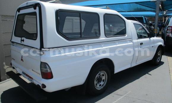 Buy Used Mitsubishi Colt White Car in Beitbridge in Matabeleland South Buy Used Mitsubishi Colt White Car in Beitbridge in Matabeleland South