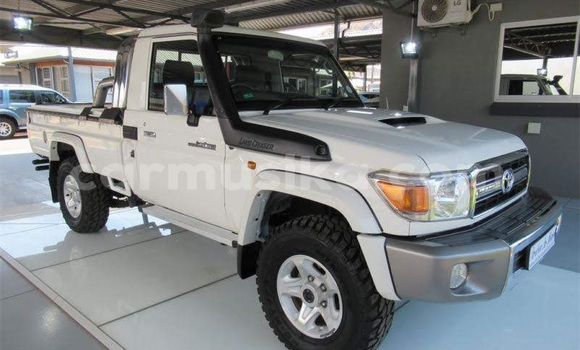 Nunua Ilio tumika Toyota Land Cruiser Nyeupe Gari ndani ya Beitbridge nchini Matabeleland Kusini
