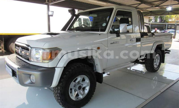 Acheter Occasion Voiture Toyota Land Cruiser Blanc à Beitbridge, Matabeleland South Acheter Occasion Voiture Toyota Land Cruiser Blanc à Beitbridge, Matabeleland South