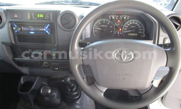 Acheter Occasion Voiture Toyota Land Cruiser Blanc à Beitbridge, Matabeleland South Acheter Occasion Voiture Toyota Land Cruiser Blanc à Beitbridge, Matabeleland South