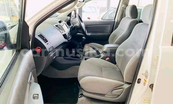 Acheter Occasion Voiture Toyota Hilux Blanc à Beitbridge, Matabeleland South Acheter Occasion Voiture Toyota Hilux Blanc à Beitbridge, Matabeleland South