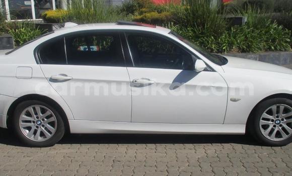 Tenga Tsaru BMW 3–Series Chena Mota in Beitbridge in Matabeleland South Tenga Tsaru BMW 3–Series Chena Mota in Beitbridge in Matabeleland South