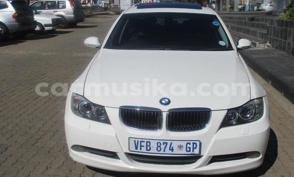 Tenga Tsaru BMW 3–Series Chena Mota in Beitbridge in Matabeleland South Tenga Tsaru BMW 3–Series Chena Mota in Beitbridge in Matabeleland South