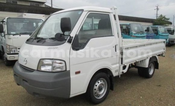 Acheter Occasion Voiture Mazda Bongo Blanc à Beitbridge, Matabeleland South Acheter Occasion Voiture Mazda Bongo Blanc à Beitbridge, Matabeleland South