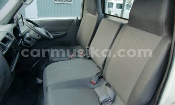 Acheter Occasion Voiture Mazda Bongo Blanc à Beitbridge, Matabeleland South Acheter Occasion Voiture Mazda Bongo Blanc à Beitbridge, Matabeleland South