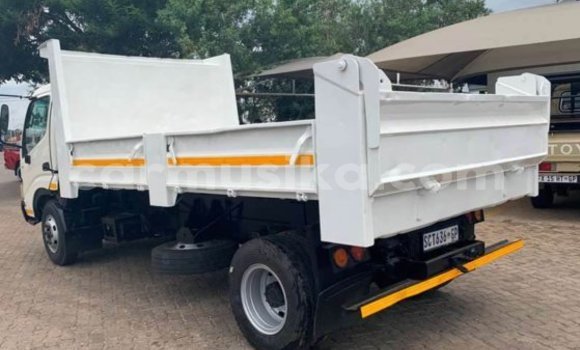 Tenga Tsaru Toyota Dyna Chena Rori in Beitbridge in Matabeleland South Tenga Tsaru Toyota Dyna Chena Rori in Beitbridge in Matabeleland South