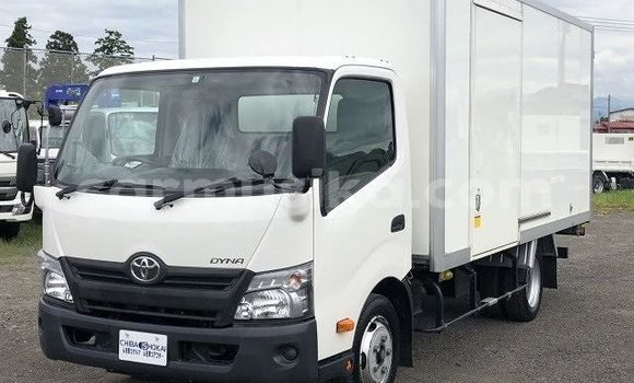Nunua Ilio tumika Toyota Dyna Nyeupe Lori ndani ya Beitbridge nchini Matabeleland Kusini