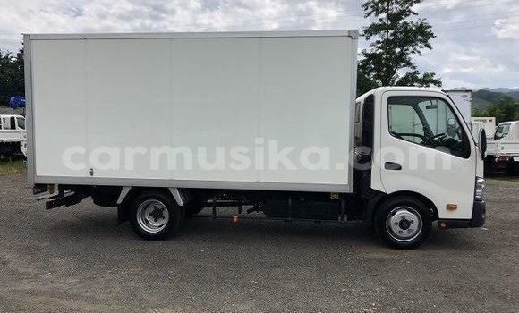 Acheter Occasion Utilitaire Toyota Dyna Blanc à Beitbridge, Matabeleland South Acheter Occasion Utilitaire Toyota Dyna Blanc à Beitbridge, Matabeleland South