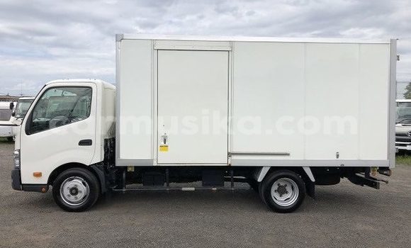 Acheter Occasion Utilitaire Toyota Dyna Blanc à Beitbridge, Matabeleland South Acheter Occasion Utilitaire Toyota Dyna Blanc à Beitbridge, Matabeleland South