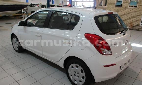 Acheter Occasion Voiture Hyundai i20 Blanc à Beitbridge, Matabeleland South Acheter Occasion Voiture Hyundai i20 Blanc à Beitbridge, Matabeleland South
