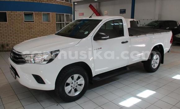 Buy Used Toyota Hilux White Car in Beitbridge in Matabeleland South