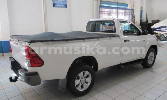 Tenga Tsaru Toyota Hilux Chena Mota in Beitbridge in Matabeleland South Tenga Tsaru Toyota Hilux Chena Mota in Beitbridge in Matabeleland South