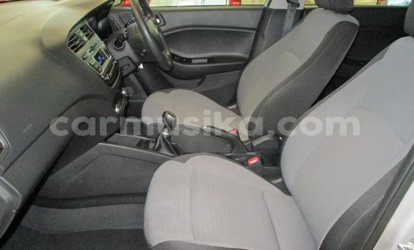 Nunua Ilio tumika Hyundai i20 Fedha Gari ndani ya Beitbridge nchini Matabeleland Kusini Nunua Ilio tumika Hyundai i20 Fedha Gari ndani ya Beitbridge nchini Matabeleland Kusini