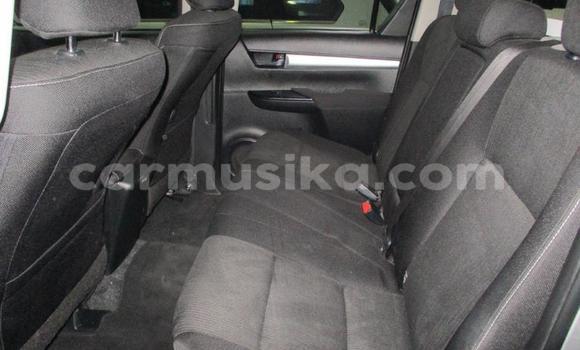 Tenga Tsaru Toyota Hilux Zvimwe Mota in Beitbridge in Matabeleland South Tenga Tsaru Toyota Hilux Zvimwe Mota in Beitbridge in Matabeleland South