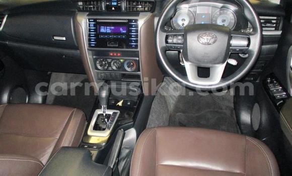 Acheter Occasion Voiture Toyota Fortuner Blanc à Beitbridge, Matabeleland South Acheter Occasion Voiture Toyota Fortuner Blanc à Beitbridge, Matabeleland South