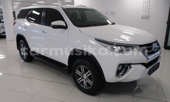 Acheter Occasion Voiture Toyota Fortuner Blanc à Beitbridge, Matabeleland South Acheter Occasion Voiture Toyota Fortuner Blanc à Beitbridge, Matabeleland South