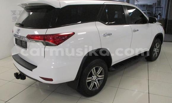 Acheter Occasion Voiture Toyota Fortuner Blanc à Beitbridge, Matabeleland South Acheter Occasion Voiture Toyota Fortuner Blanc à Beitbridge, Matabeleland South