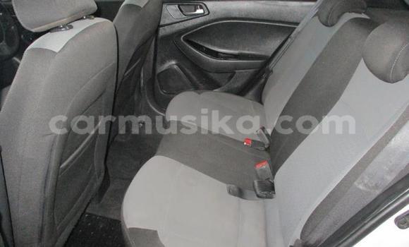 Acheter Occasion Voiture Hyundai i20 Blanc à Beitbridge, Matabeleland South Acheter Occasion Voiture Hyundai i20 Blanc à Beitbridge, Matabeleland South